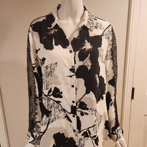 Chico's Women's Modern Flower Black White Floral Lace Sleeve Top